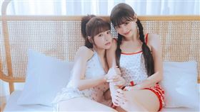 邊荷律首度出寫真！峮峮暖心合體成定心丸