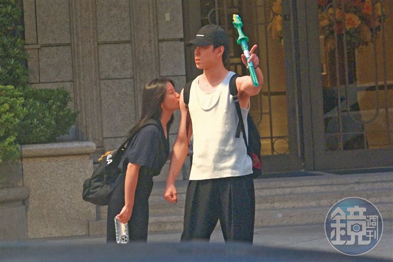 當初鏡週刊拍到蔡瑞雪吻上孫麥傑手臂的照片,讓她有種啄木鳥的小女孩感