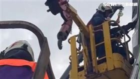 嘉義縣消防局,燈會,手臂,拱門,工人,嘉義（圖／翻攝畫面）