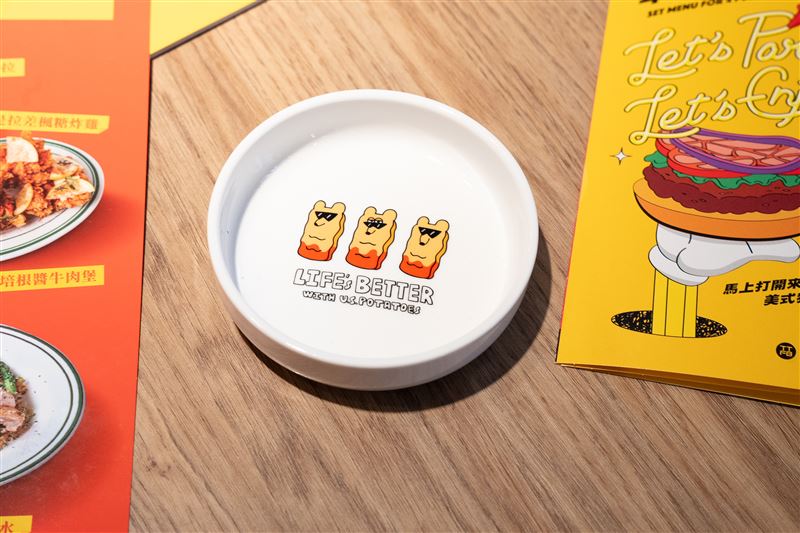 限量周邊-搖滾薯條三兄弟小瓷盤。（圖／品牌業者提供）