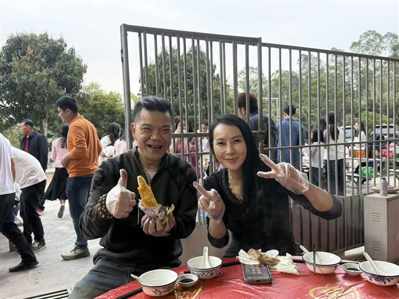 邱主任與丈夫王三郎感情甜蜜，時常在社群臉書放閃。（圖／翻攝自王三郎嚴選臉書）