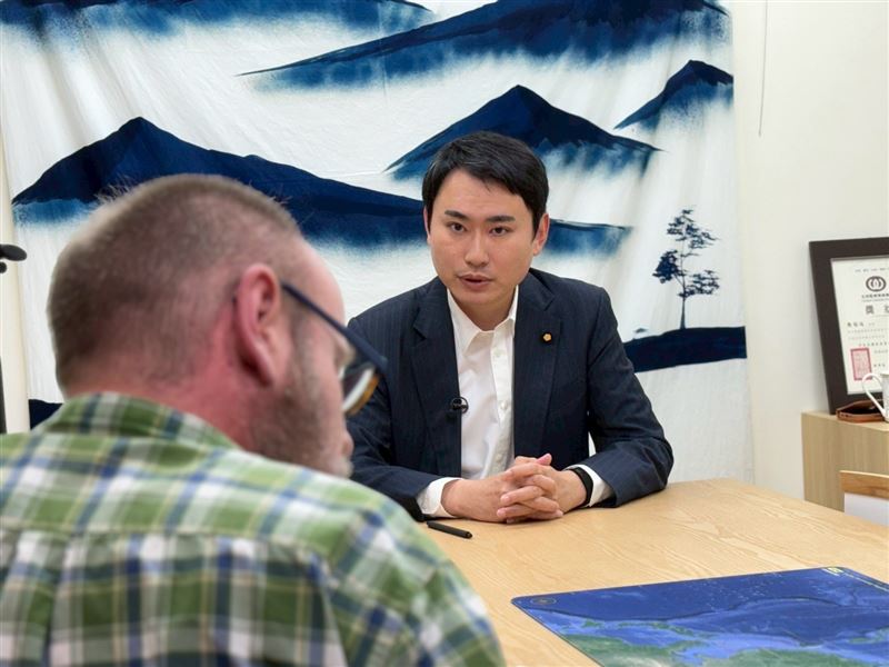 陳冠廷接受路透社專訪時指出，若衝突進一步升高，恐將牽動美國整體軍力部署，使原本用於亞洲的軍事資產被迫分散，進而削弱印太地區的嚇阻力與安全穩定。（圖／陳冠廷辦公室提供）