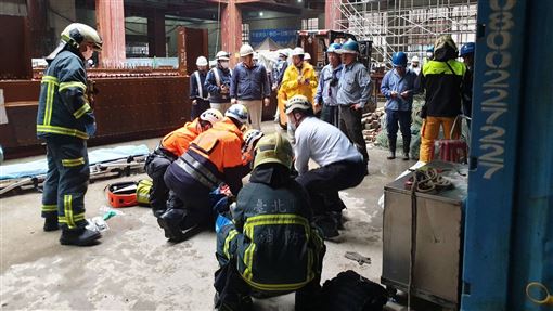 孝子工人國賓大飯店墜樓亡　姊慟認屍