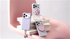 作為多位國際級巨星的生活必備單品之一，CASETiFY推出全新波紋系列電子配件為春天帶來沉靜而從容的風格主張。（圖／品牌業者提供）