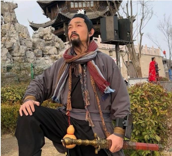 不少網友紛紛湧入「村夫」的社群帳號悼念。（圖／翻攝自抖音）