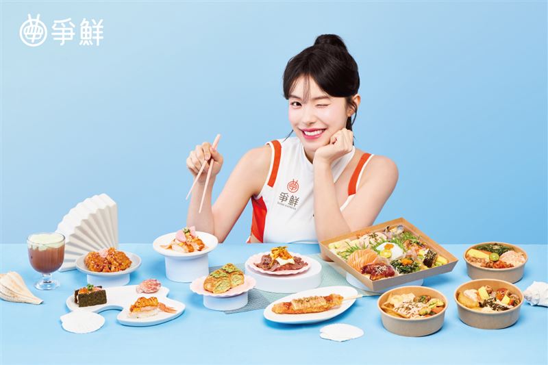 吃爭鮮送李多慧小卡,登錄發票再抽見面會門票。(圖/爭鮮提供)