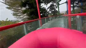 母子玩漂漂河，船身驚險卡住，彰化「台版侏儸紀」樂園回應，百果山(圖／翻攝畫面)