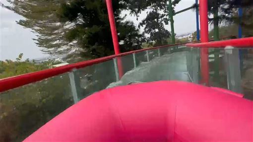 玩漂漂河母子卡彎道　台版侏儸紀樂園回應