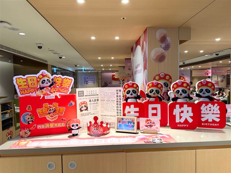 海底撈32週年特色店內佈置,圖為台中SOGO店。(圖/品牌業者提供)