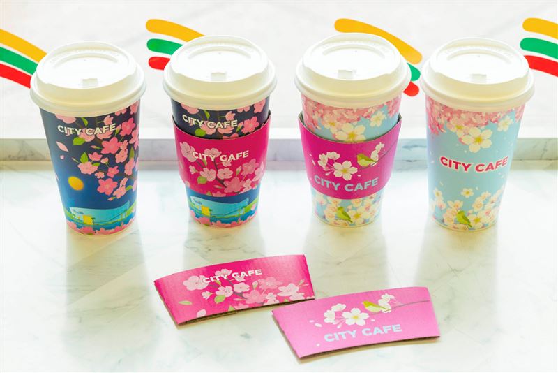 全台門市呼應「7-ELEVEN高雄櫻花季」活動,推出限定CITY CAFE櫻花主題杯。(圖/品牌業者提供)