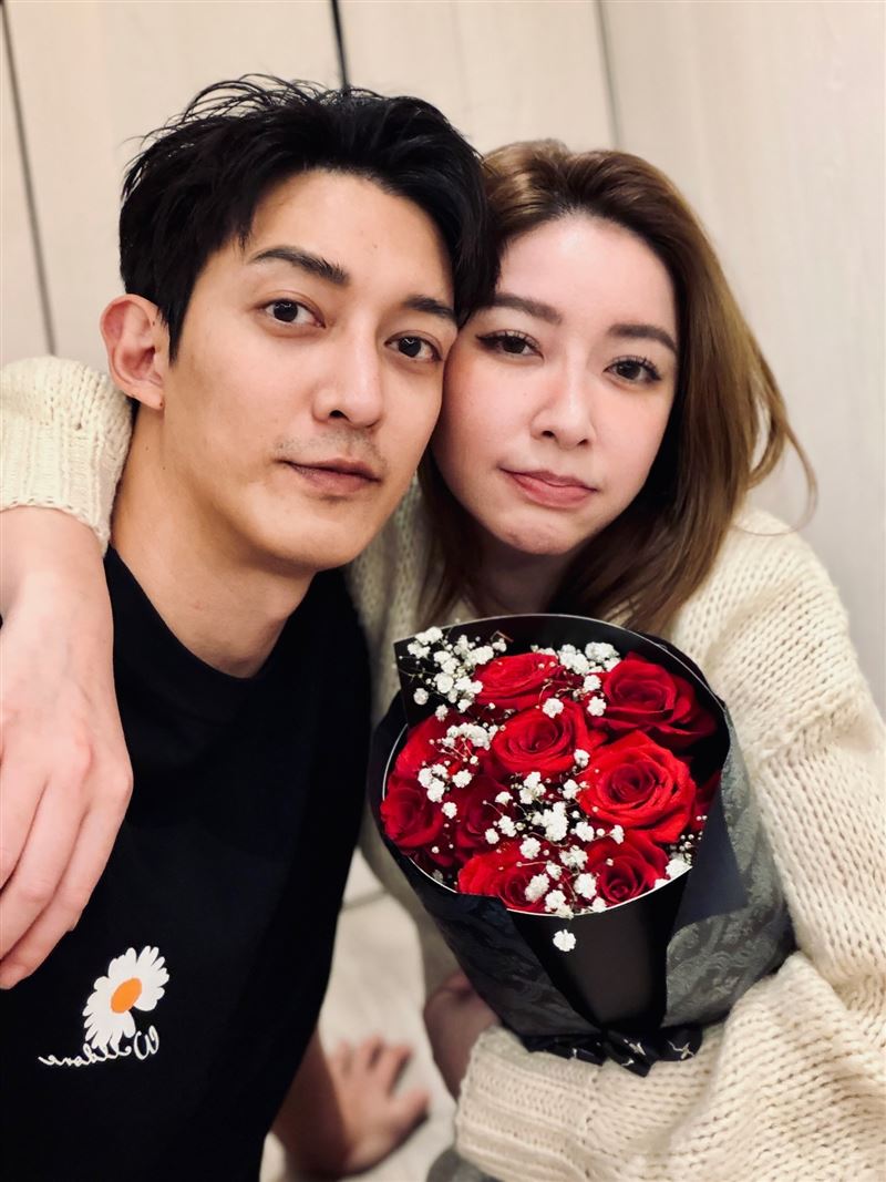 許維恩與王家梁2021年結婚,育有愛女「忒忒」。(圖/翻攝自許維恩臉書)