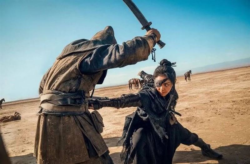 《鏢人》深入新疆實景拍攝,投資成本極高。(圖/翻攝自微博)