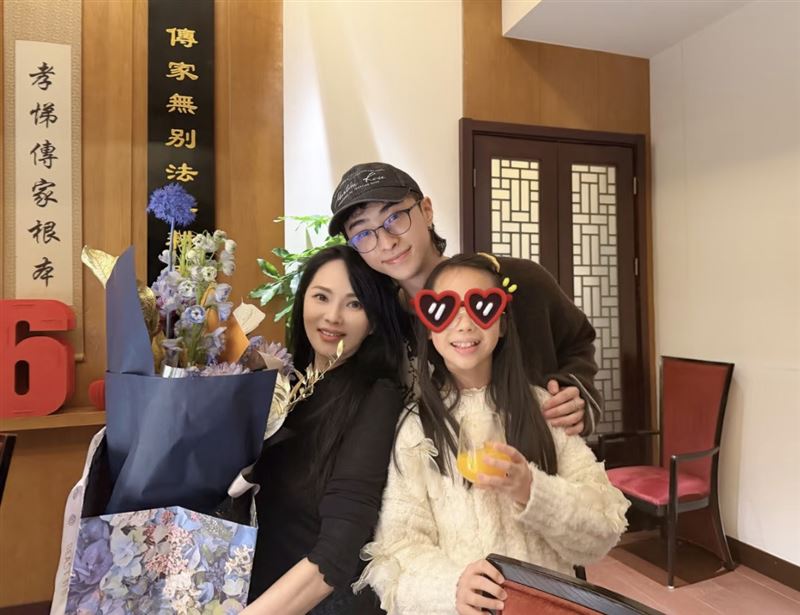伊能靜與秦昊2015年結婚,育有9歲女兒米粒,長子小哈利則是與前夫哈林所生。(圖/翻攝自伊能靜小紅書)