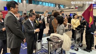 滯留中東旅客回台！外交部親送「這1物」