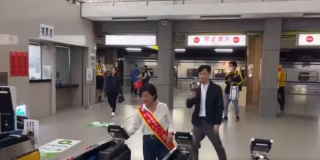 游淑貞在花蓮火車站造勢。（圖／翻攝自陳培瑜臉書）
