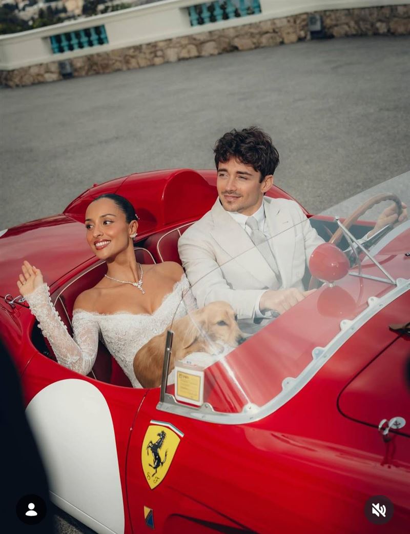 Charles Leclerc（左）開法拉利娶回嬌妻。（圖／翻攝自IG）