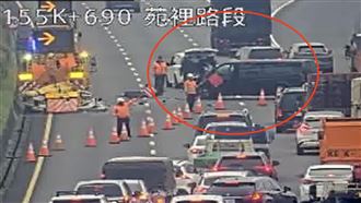 新／國3苑裡段「2車撞緩撞車」打橫停路中