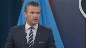 美國國防部長赫格塞斯在記者會表示，伊朗軍艦完全沒有意料到在國際海域會遭受攻擊。（圖／翻攝畫面）