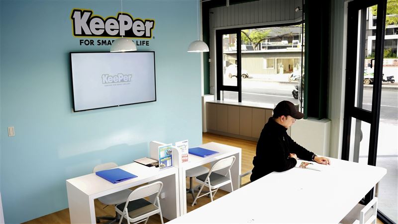 落地窗＋淡藍休息區　洗車也能超Chill