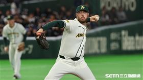 WBC台澳戰，澳洲隊換上第2任投手。（圖／特派記者劉彥池攝影）