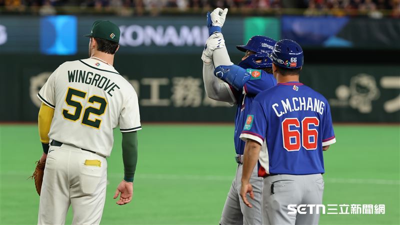 WBC台澳戰，台灣隊三壘手張育成敲出全隊首安。（圖／特派記者劉彥池攝影）