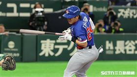 WBC台澳戰，台灣隊右外野手陳傑憲挨觸身球。（圖／特派記者劉彥池攝影）