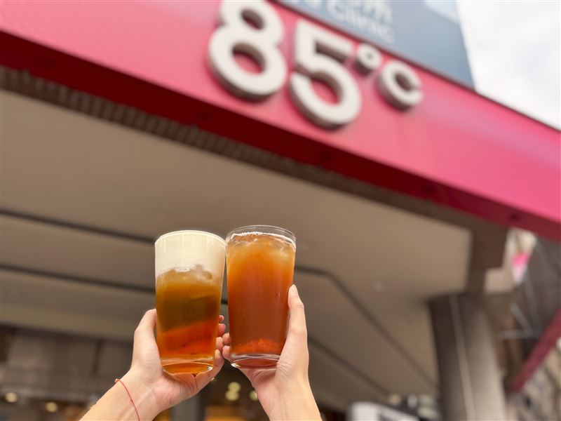 85℃APP發放1萬杯蜜桃烏龍！(圖／85度C提供）