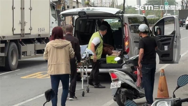 洪姓駕駛除了肇逃外，與違停賓士車駕駛陳男，皆被依過失致死罪送辦。（圖／翻攝畫面）