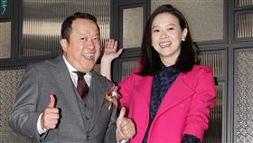 港星曾志偉、女兒曾寶儀父女，出席粵菜餐廳開幕活動，還原日本車禍斷肋骨，驚險過程「天旋地轉天昏地暗」。（記者邱榮吉/攝影）