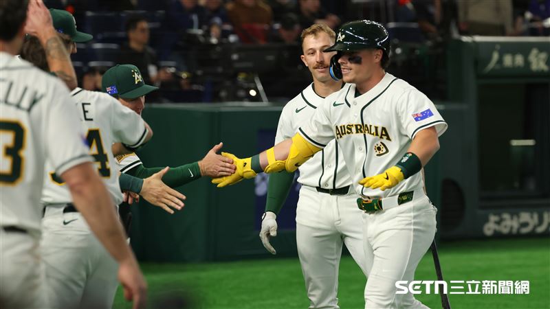 WBC台澳戰，澳洲隊第1棒炸裂陽春砲。（圖／特派記者劉彥池攝影）