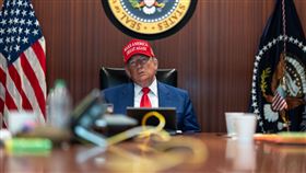 美國轟炸伊朗後，總統川普短暫發表全國談話。▲圖片描述。（圖／翻攝自X平台 @The White House）