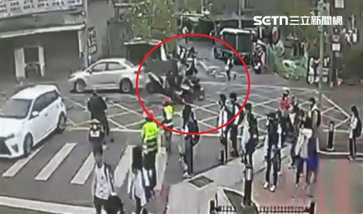 台中男高速撞載孫嬤 祖孫摔飛3傷嚇壞路人