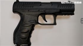 尹男攜帶空氣槍參觀總統府遭送辦，法官裁定不罰。（圖／翻攝畫面）