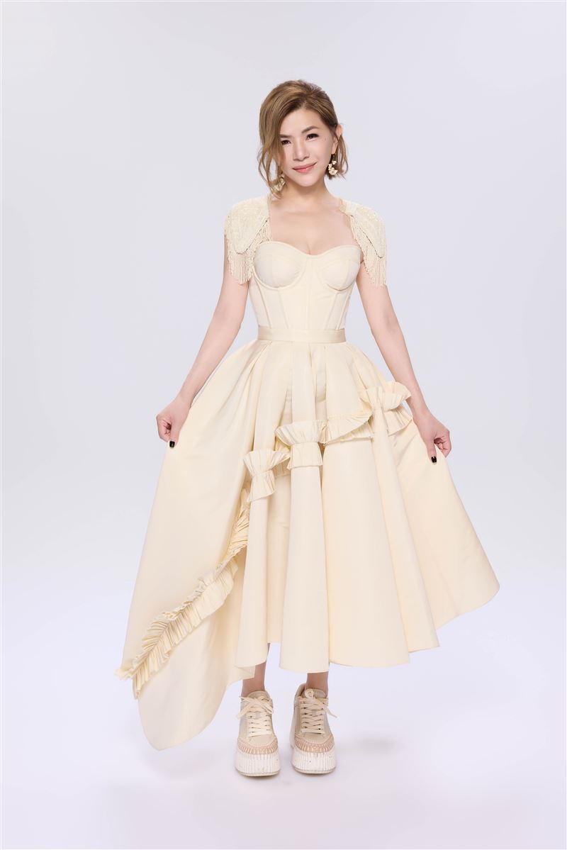 張清芳宣布再度進軍小巨蛋公益開唱,發願籌8億為偏鄉長照築家。(圖/上引娛樂 提供)