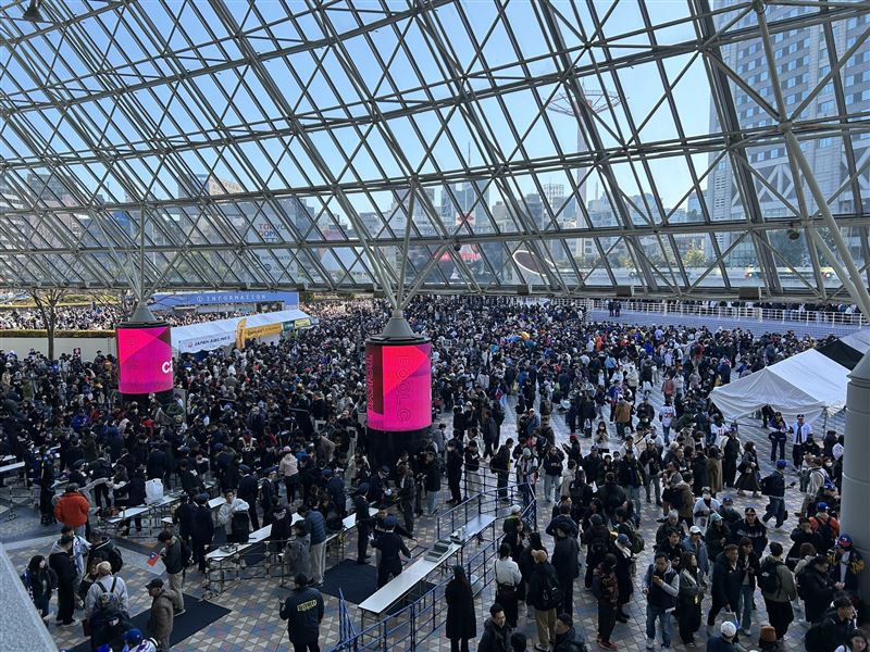 有民眾拍下現場畫面，表示現場幾乎都是台灣人。（圖／翻攝自X平台 @bsla_32）