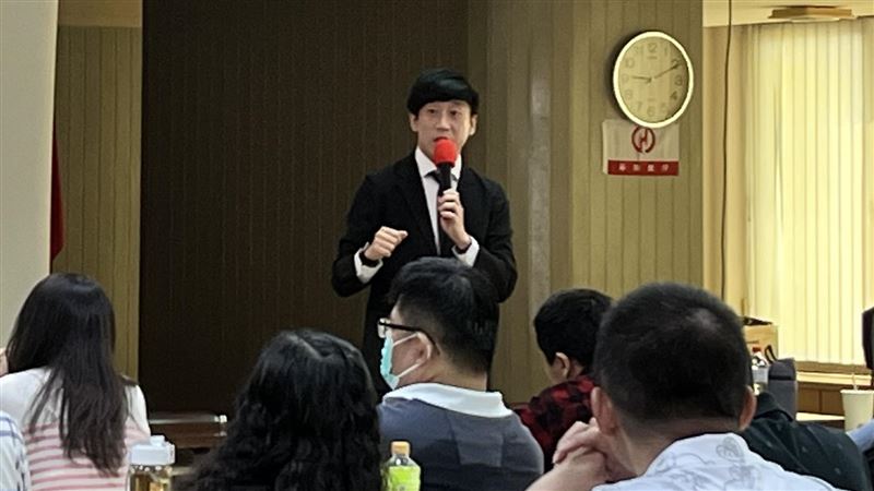 面對戰爭影響國際金融情勢，徐承庚指出，投資人能做的避險策略是堅守紀律，建議資產配置以市值型ETF為核心分散風險。（圖／徐承庚提供）