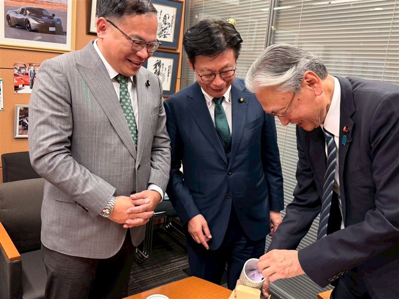 郭國文、王義川訪日拜會日本政壇親台派大佬。（圖／郭國文辦公室提供）