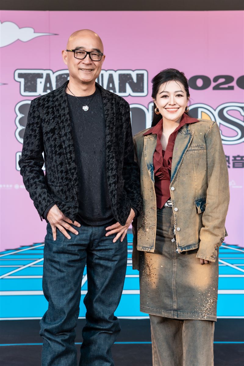 金曲製作人王治平（左）、金曲歌手姑慕‧巴紹鼓勵海內外音樂創作者踴躍參加。（圖／新視紀整合行銷提供）