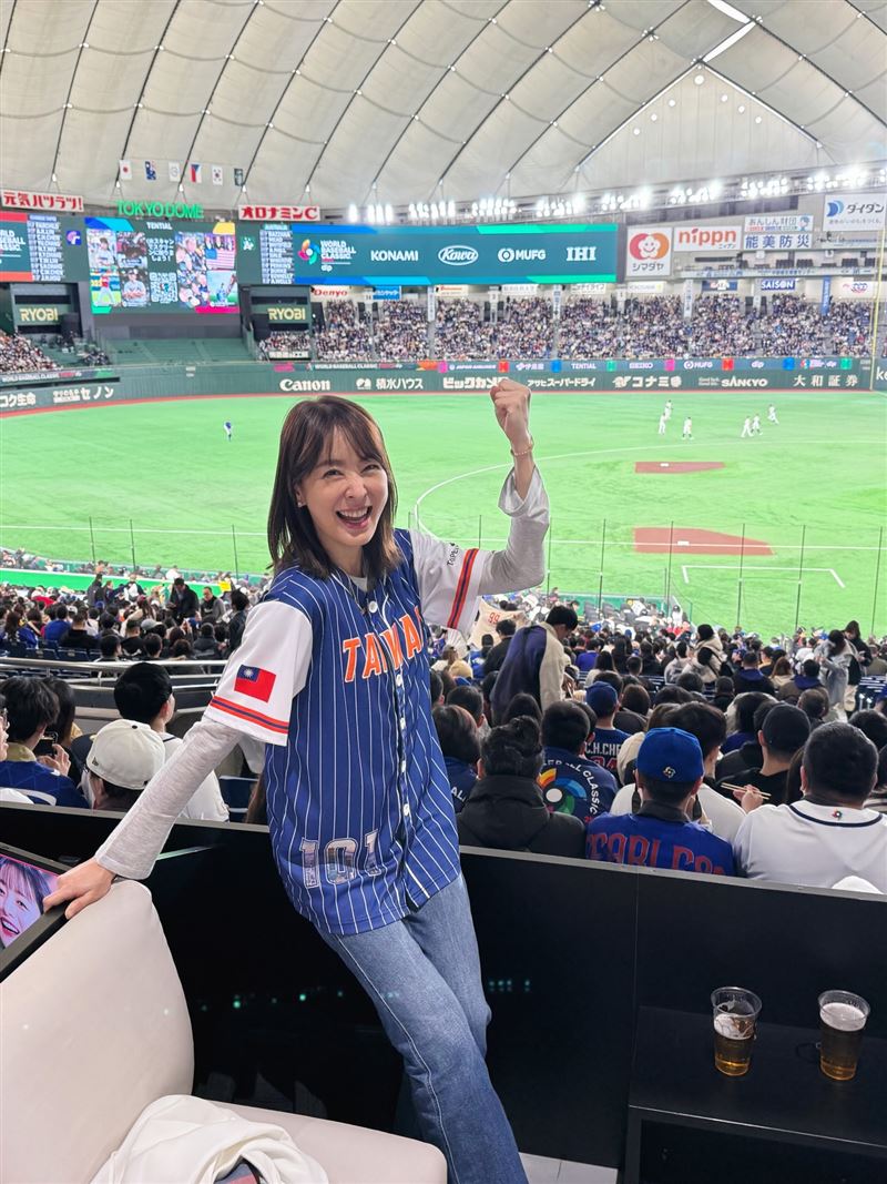 台北101董事長賈永婕前往東京巨蛋力挺台灣隊。（圖／翻攝自賈永婕臉書）