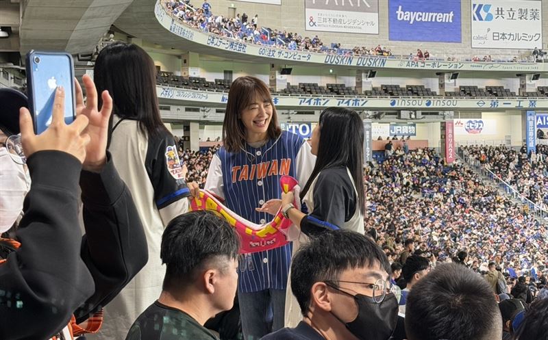 賈永婕自曝準備入關時才發現護照忘在飛機上。（圖／讀者提供）