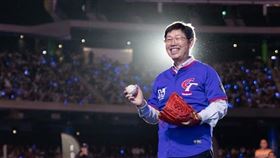 鴻海董座劉揚偉帶領鴻海從代工業為主的本業，切進高科技供應鏈領域。（圖／鴻海提供） 