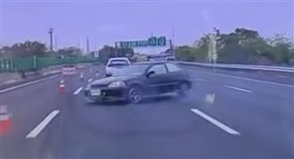 國道3號,轎車,甩尾,逆停車道（圖／翻攝畫面）