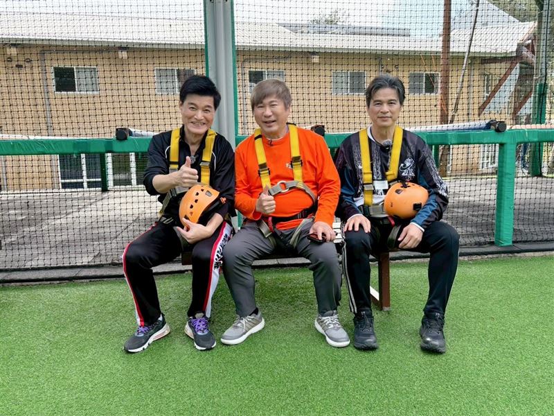 胡瓜訪問王中皇（左）、李興文。（圖／《下面一位》Youtube）