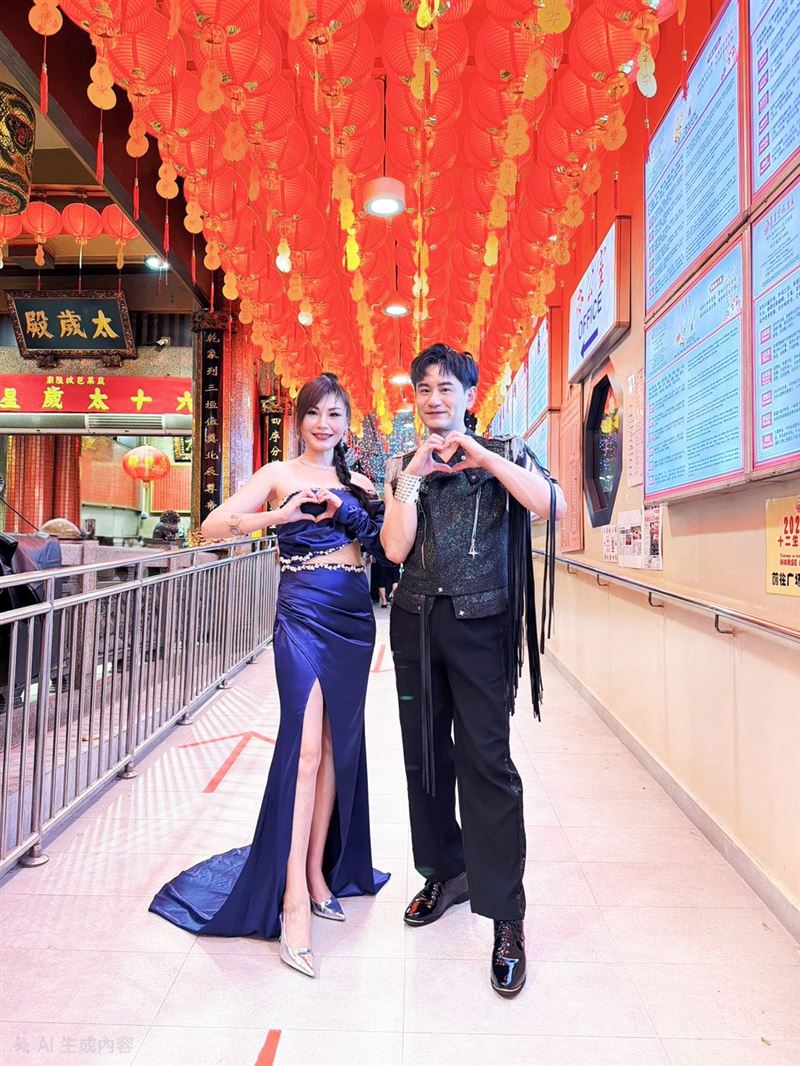 吳俊宏攜手林琇琪新加坡開唱，上百個紅包拿到手軟。（圖／豪記唱片提供）