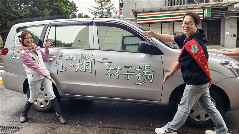 陳乃瑜陪同林子揚　濱江市場掃街拜票