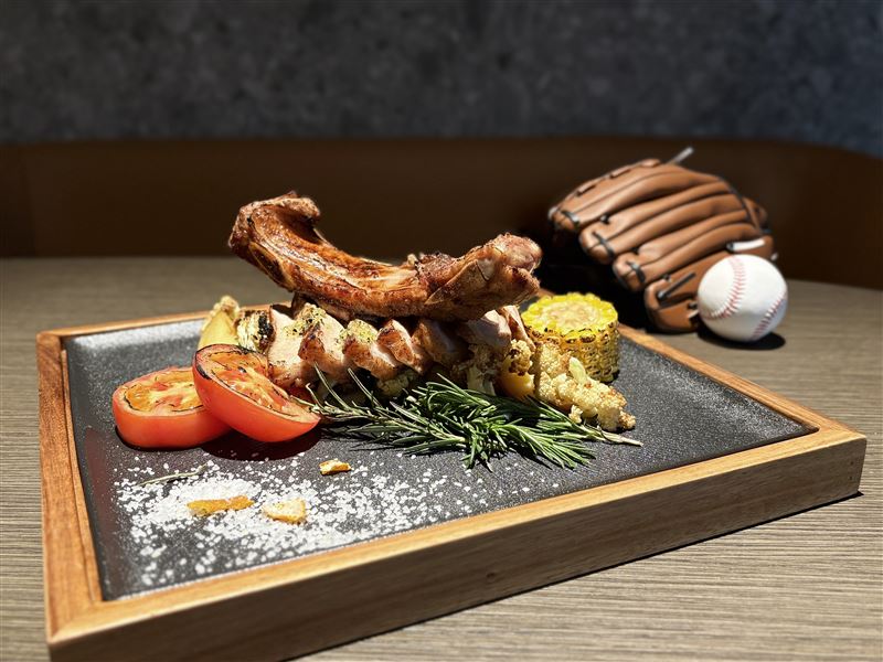 國聯大飯店板石 Slate caf&eacute;推出經典賽應援菜單。(圖／國聯大飯店提供）