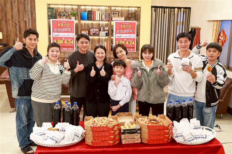 演員群感謝觀眾支持。（圖／民視提供）