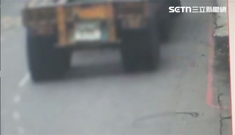 曳引車駕駛訊後將被依過失致死罪送辦。（圖／翻攝畫面）