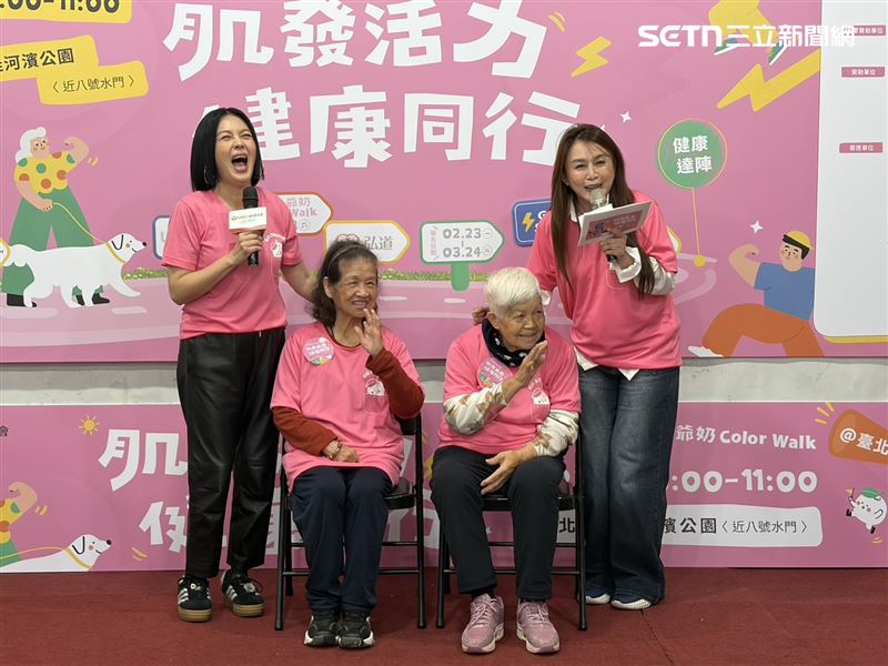 妙語如珠的蘇媽媽（右二），讓苗可麗（左一）、溫奶奶（左二）與在場與會人士莞爾。（圖／記者簡浩正攝影）