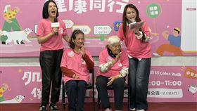 妙語如珠的蘇媽媽（右二），讓苗可麗與在場與會人士莞爾。（圖／記者簡浩正攝影）